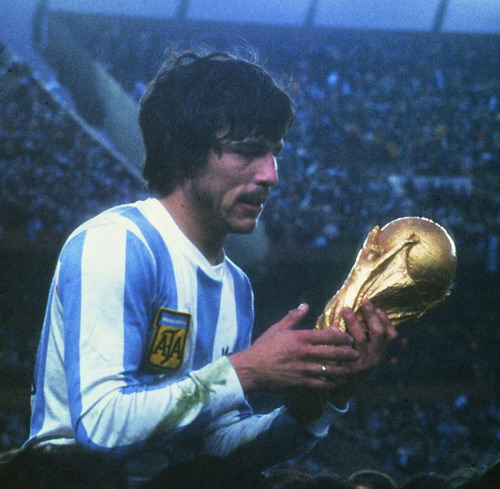 Seleções Imortais – Argentina 1978 38 Passarella parece não acreditar: a Argentina era campeã do mundo.