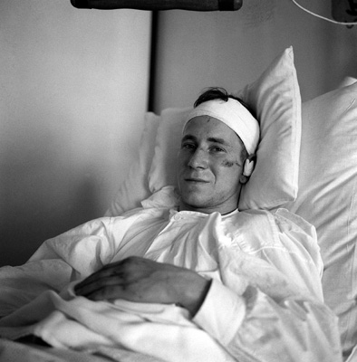 Craque Imortal – Bobby Charlton 7 Bobby Charlton se recupera no hospital após o desastre.