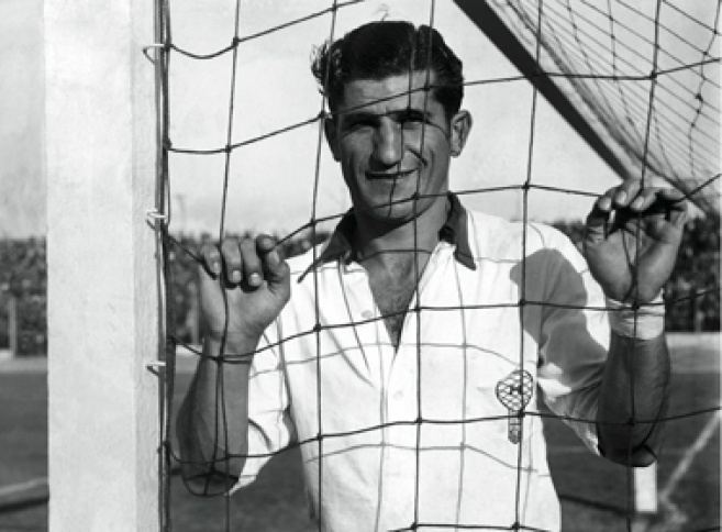 Seleções Imortais – Argentina 1941-1947 23 Masantonio foi um dos destaques do Sul-Americano de 1942, mas a Argentina não levou o caneco.