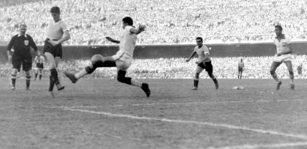 Jogos Eternos – Brasil 1x2 Uruguai 1950 25 Schiaffino marca o primeiro do Uruguai: início do drama.