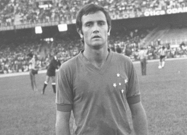 Craque Imortal - Roberto Perfumo 13 cruzeiro 74perfumo